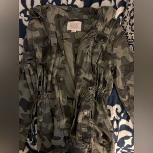 Women’s Camo Hooded Jacket